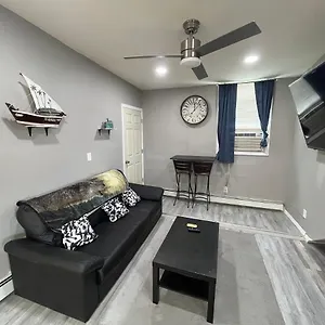 2 Bedroom Near Airport Apartment